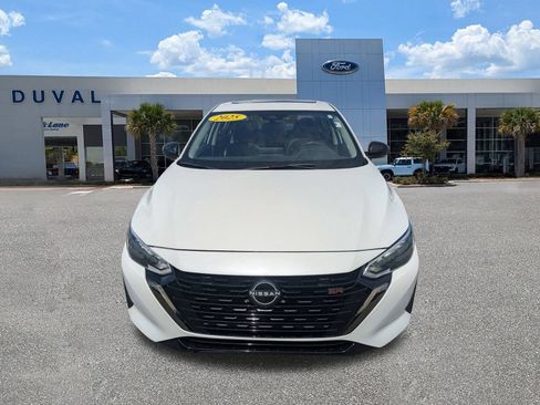 Used 2025 Nissan Sentra SR w/ SR Premium Package FWD image 9