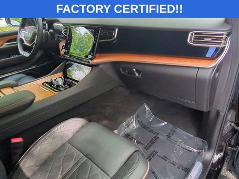 Used 2024 Jeep Grand Wagoneer Series III AWD/4WD image 39