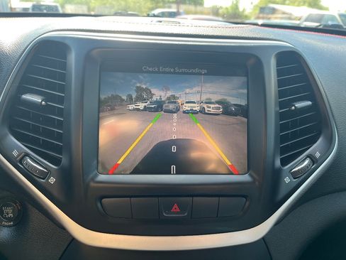 Used 2014 Jeep Cherokee Trailhawk w/ Comfort/Convenience Group AWD/4WD image 14