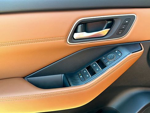 New 2026 Nissan Rogue Platinum w/ Platinum Premium Package image 13