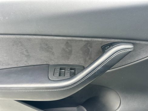 Used 2021 Tesla Model Y Long Range image 12