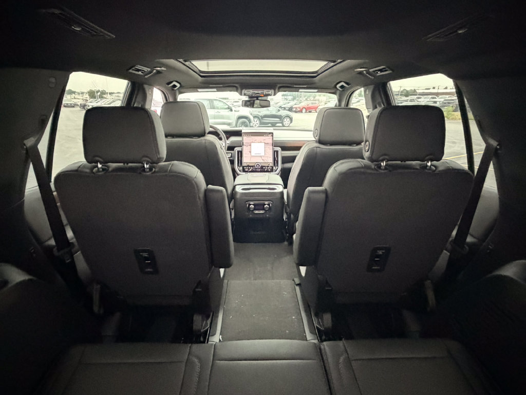 New 2026 GMC Yukon Denali w/ Sun & Power Step Package AWD/4WD image 11