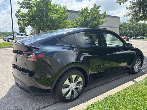 Used 2023 Tesla Model Y Long Range AWD/4WD image 5