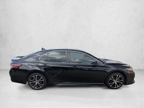 Used 2019 Toyota Camry SE w/ Convenience Package FWD image 4