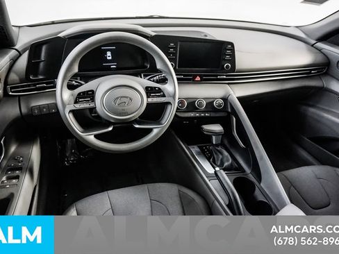 Used 2025 Hyundai Elantra SE image 23