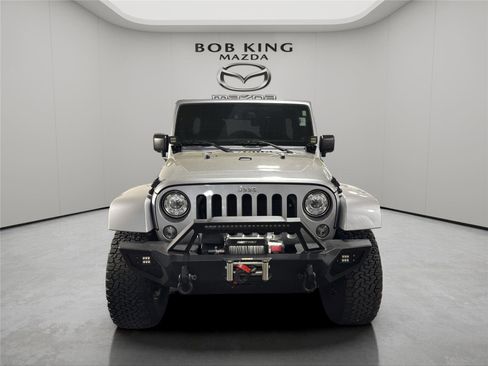 Used 2017 Jeep Wrangler Unlimited Rubicon w/ Connectivity Group image 8