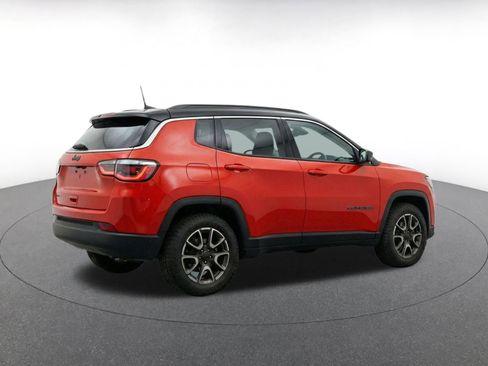 Used 2025 Jeep Compass Trailhawk AWD/4WD image 9
