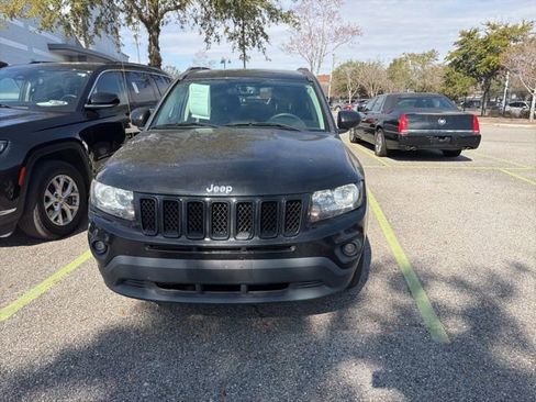 Used 2017 Jeep Compass Latitude image 16