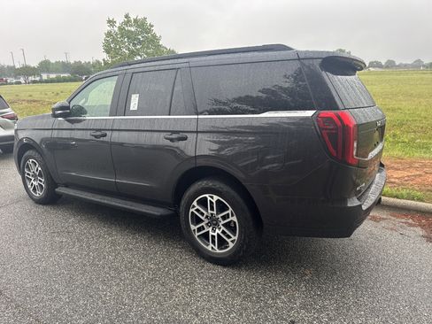 Used 2025 Ford Expedition Active AWD/4WD image 8