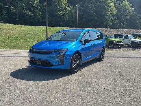 New 2027 Chrysler Pacifica Select AWD/4WD image 1