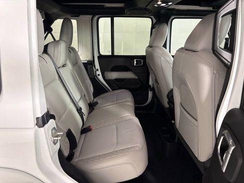 Used 2023 Jeep Wrangler Unlimited Sahara image 40