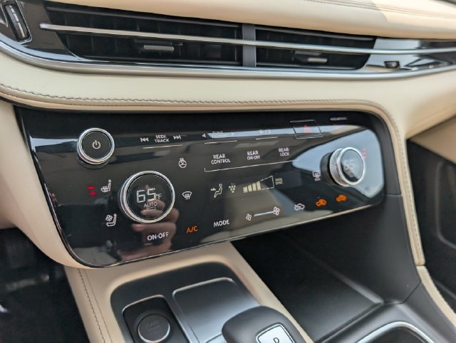 Used 2025 INFINITI QX60 Sensory AWD/4WD image 30