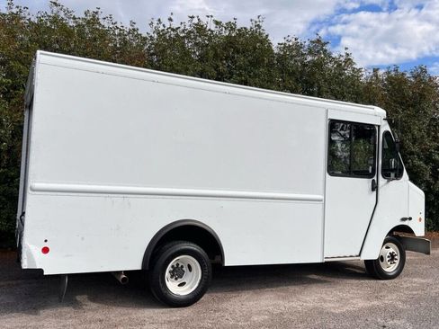 Used 2014 Ford E-350 and Econoline 350 Super Duty w/ A/C Prep Package image 8