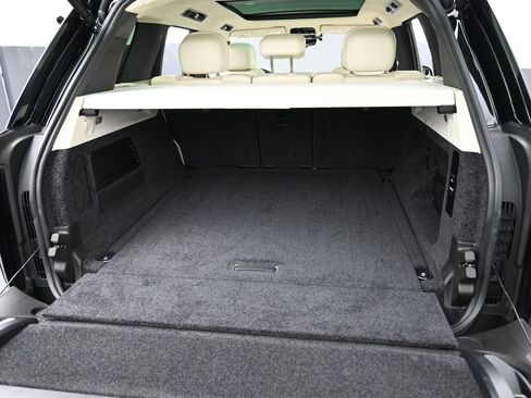 Used 2025 Land Rover Range Rover SE image 33