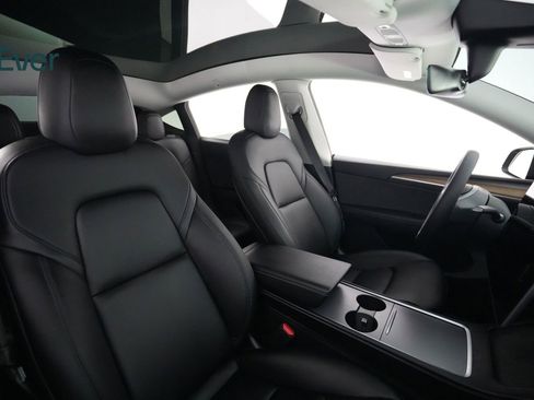 Used 2022 Tesla Model Y Long Range AWD/4WD image 23