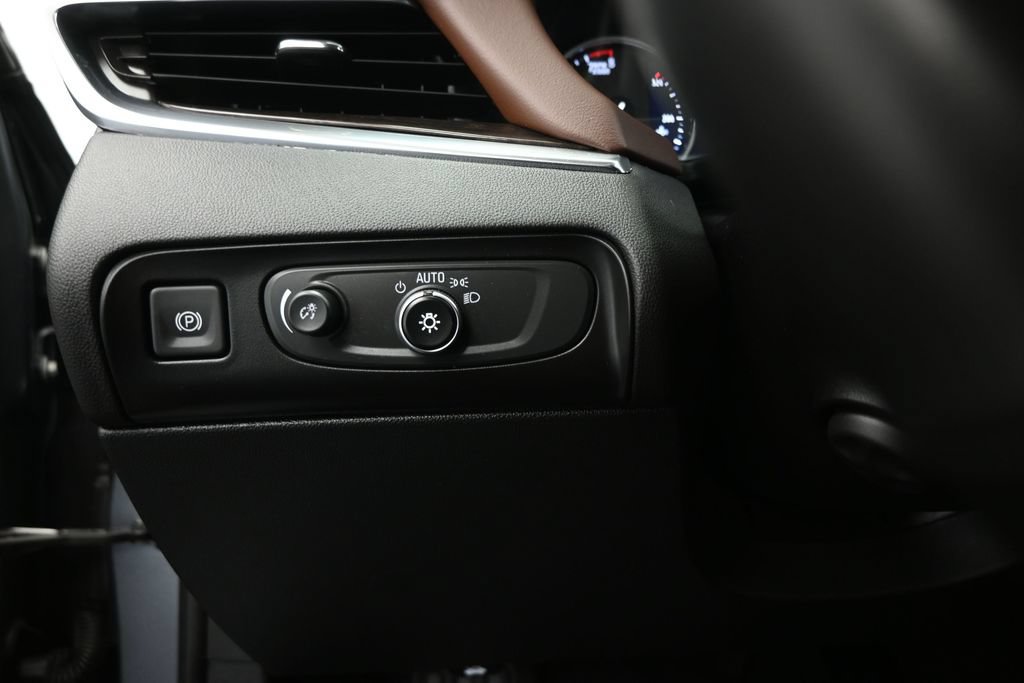 Used 2020 Buick Enclave Avenir w/ Avenir Technology Package FWD image 10
