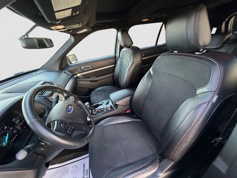 Used 2018 Ford Explorer XLT w/ Equipment Group 202A image 13