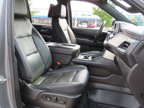 Used 2021 Chevrolet Tahoe Z71 w/ Luxury Package AWD/4WD image 31