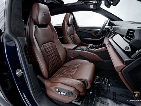 Used 2025 Lamborghini Urus SE image 35