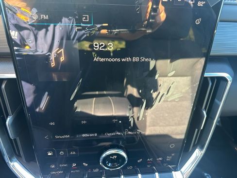 Used 2025 GMC Acadia Elevation image 19