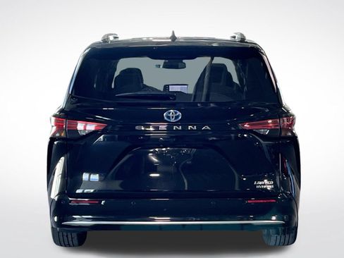 Used 2023 Toyota Sienna Limited FWD image 8