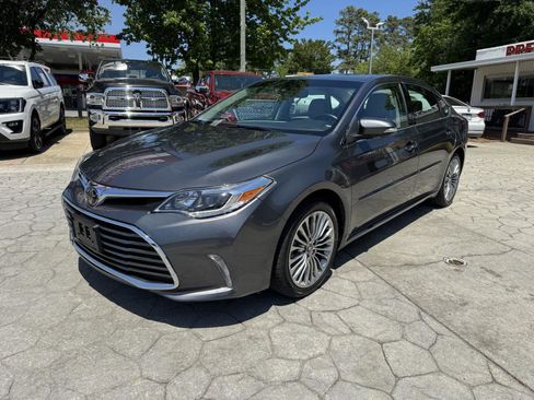 Used 2018 Toyota Avalon Limited w/ Protection Package FWD image 9
