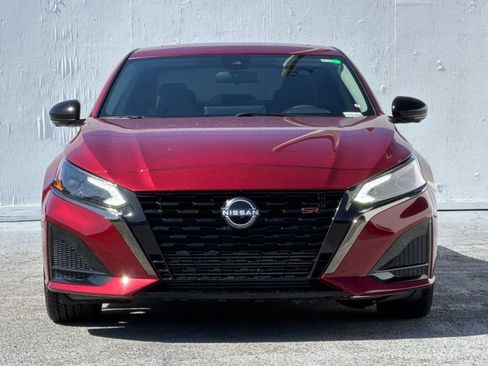Used 2023 Nissan Altima 2.0 SR FWD image 8