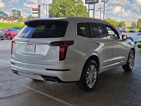 New 2025 Cadillac XT6 Luxury image 11