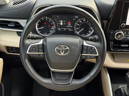 Used 2023 Toyota Highlander XLE image 22