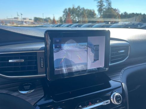 Used 2022 Ford Explorer Limited image 42