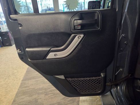 Used 2017 Jeep Wrangler Unlimited Sahara w/ Connectivity Group image 34