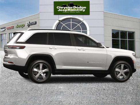 Used 2024 Jeep Grand Cherokee Limited AWD/4WD image 7