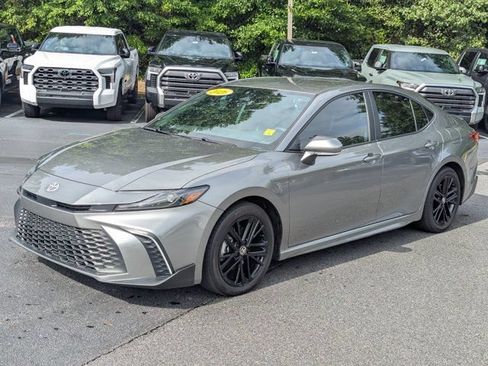 Used 2026 Toyota Camry SE FWD image 3