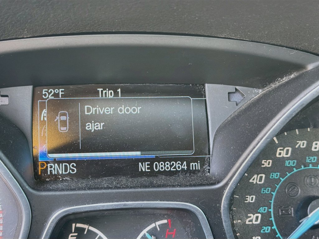 Used 2014 Ford Focus Titanium w/ Luxury Package FWD image 14