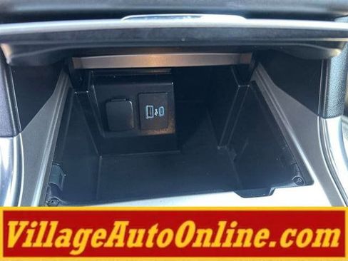 Used 2020 Ford Explorer XLT w/ Equipment Group 202A AWD/4WD image 25