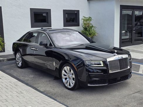 Used 2021 Rolls-Royce Ghost image 3