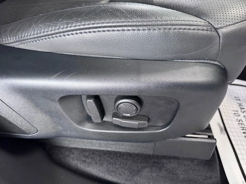 Used 2020 Land Rover Discovery Landmark image 14