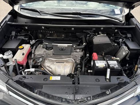 Used 2018 Toyota RAV4 LE w/ All Weather Liner Package AWD/4WD image 27