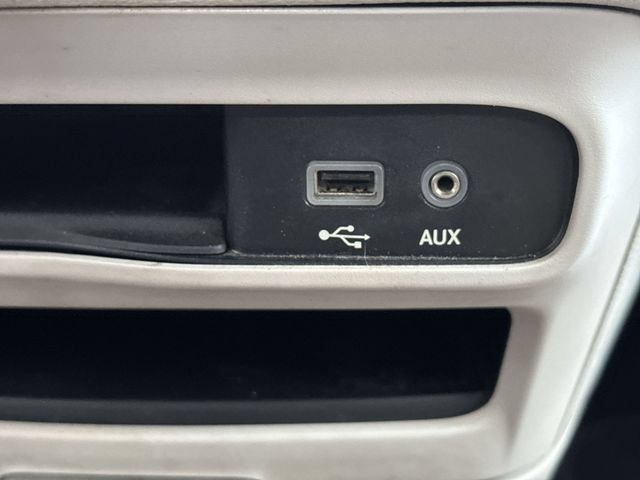 Used 2019 Chrysler Pacifica Limited FWD image 27
