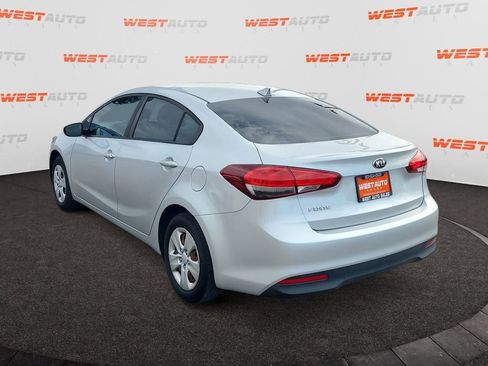 Used 2017 Kia Forte LX FWD image 3