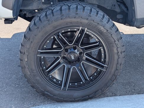Used 2017 Toyota Tacoma TRD Off-Road AWD/4WD image 47