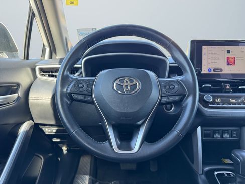 Used 2023 Toyota Corolla Cross XLE w/ Convenience Package image 11