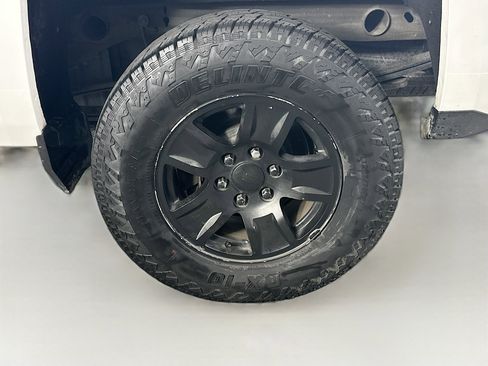 Used 2018 Chevrolet Silverado 1500 LT AWD/4WD image 11