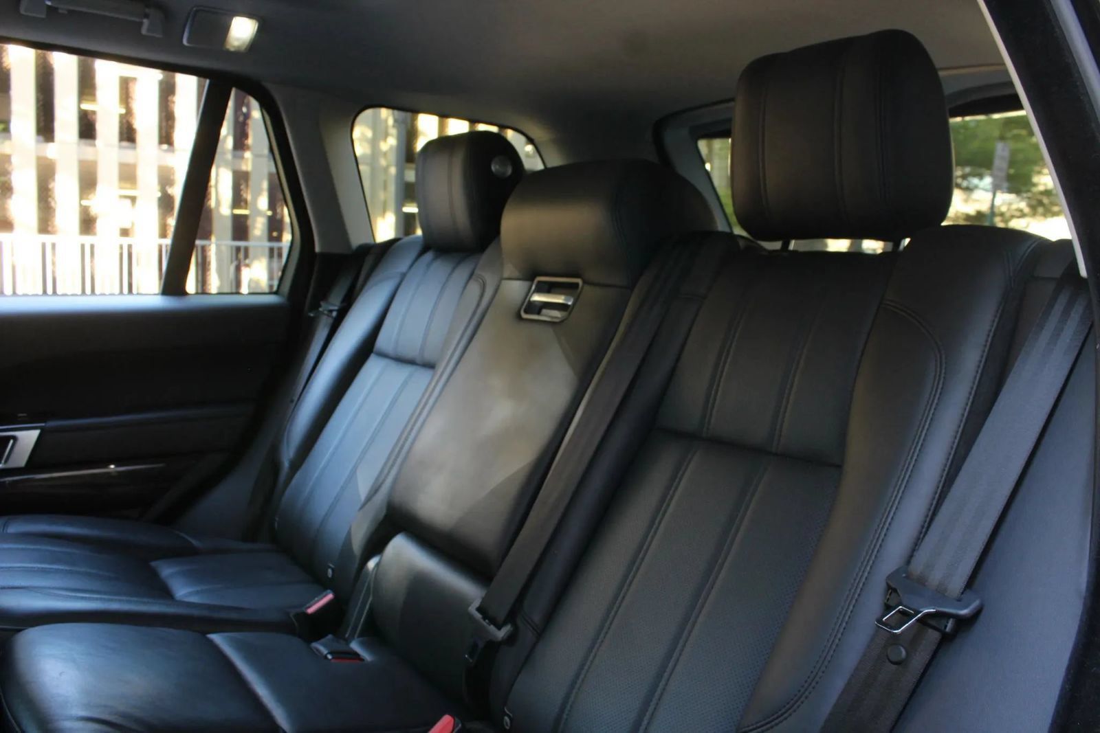 Used 2015 Land Rover Range Rover Supercharged AWD/4WD image 21