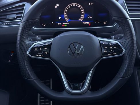 Used 2023 Volkswagen Tiguan SE R-Line image 12