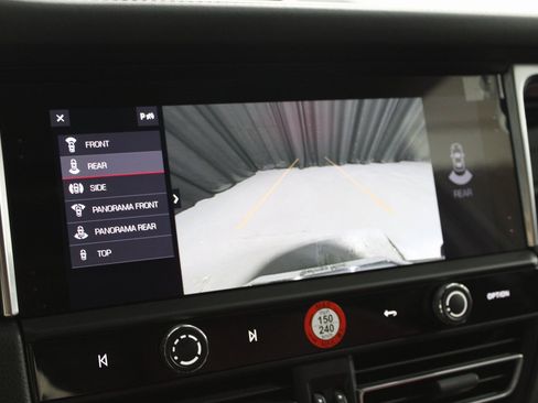 Certified 2025 Porsche Macan image 33