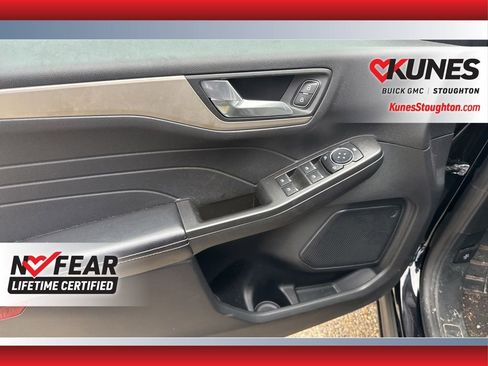 Used 2021 Ford Escape SE w/ SE Sport Appearance Package image 20