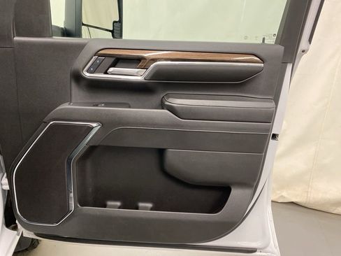 Used 2024 Chevrolet Silverado 2500 LT image 11