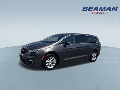 Used 2023 Chrysler Pacifica Touring-L