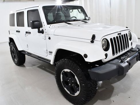 Used 2014 Jeep Wrangler Unlimited Sahara image 5